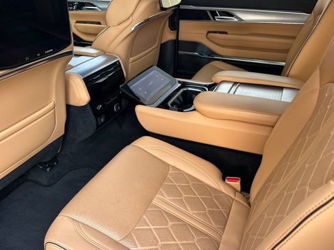 Used 2022 Jeep Grand Wagoneer Series III w/ Rear Seat Video Group 1 AWD/4WD image 12