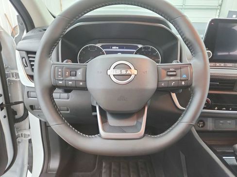 Used 2025 Nissan Rogue SV w/ SV Premium Package FWD image 24