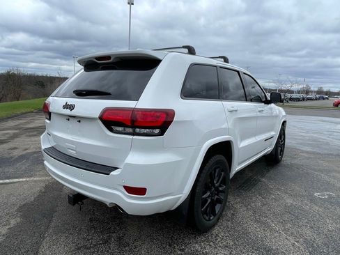 Used 2020 Jeep Grand Cherokee Altitude image 3