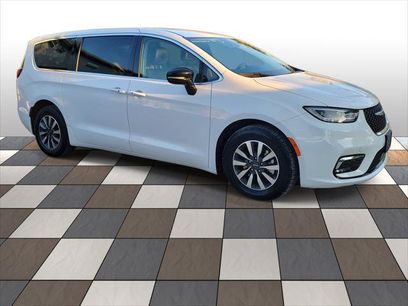 Used 2024 Chrysler Pacifica Limited