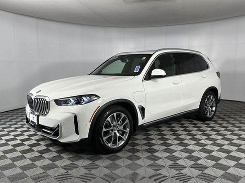 Used 2026 BMW X5 xDrive50e w/ Premium Package AWD/4WD image 4