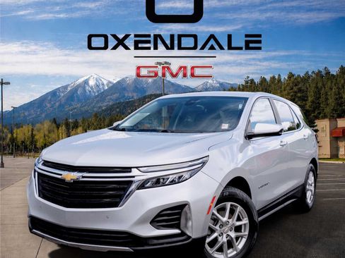 Used 2022 Chevrolet Equinox LT w/ Driver Convenience Package FWD image 2