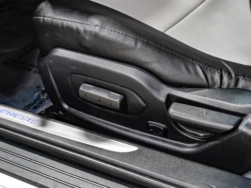Used 2013 Hyundai Genesis 3.8 RWD image 32