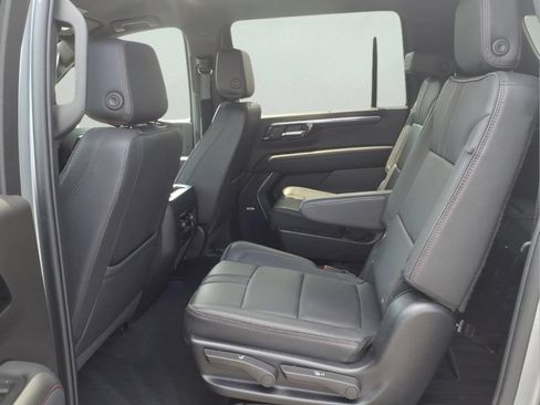 Certified 2025 Chevrolet Suburban RST w/ Comfort Package AWD/4WD image 15