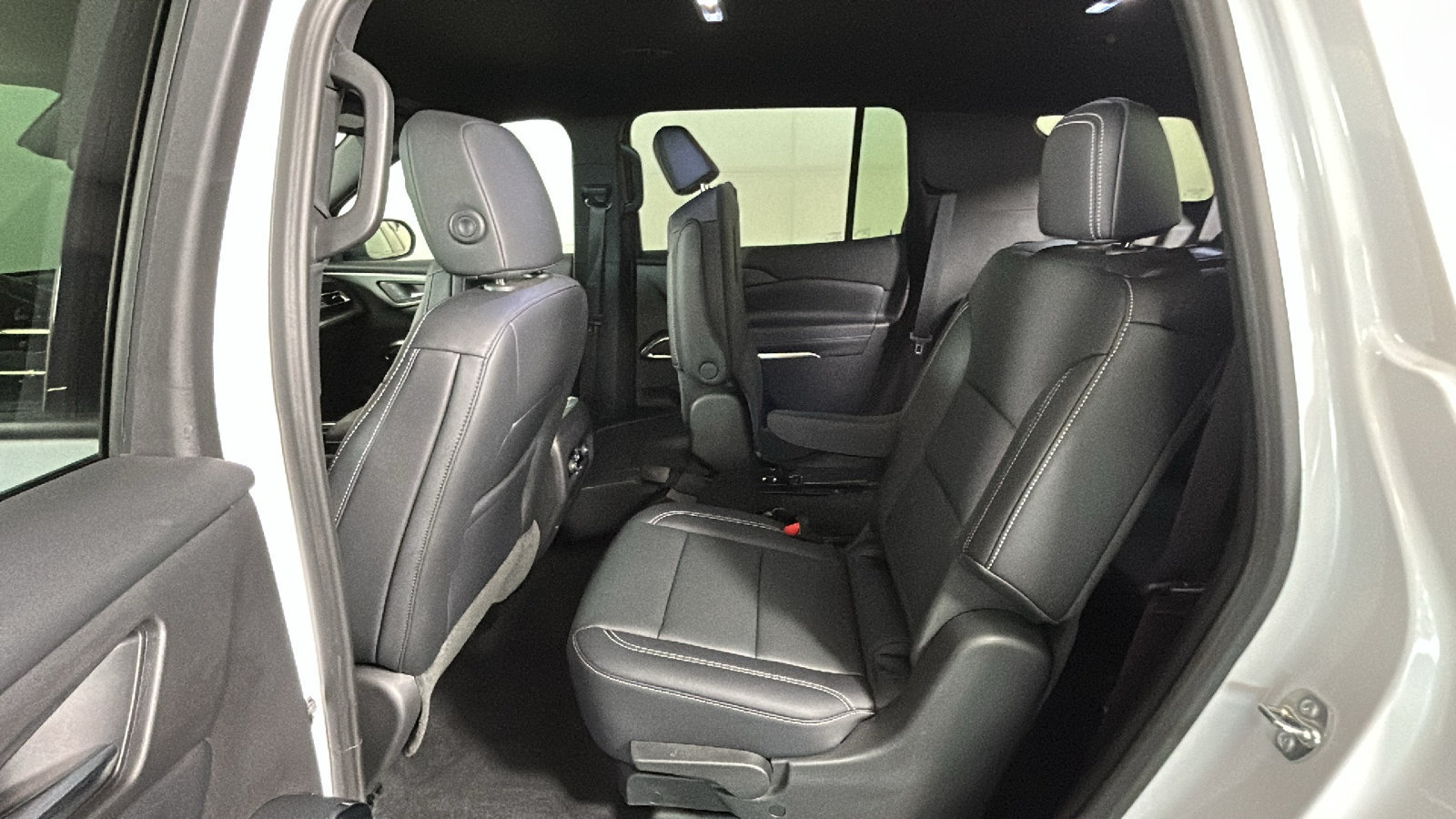 Used 2025 Chevrolet Traverse LT w/ Midnight/Sport Edition AWD/4WD image 33