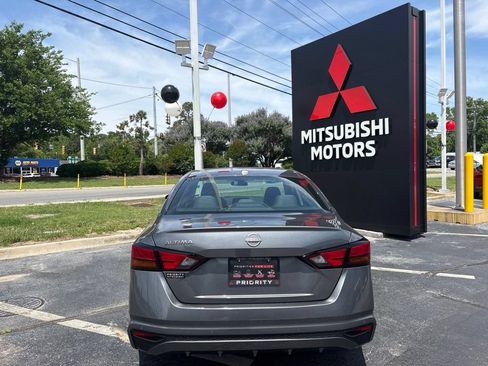 Used 2025 Nissan Altima 2.5 SV FWD image 4