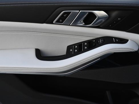 Certified 2025 BMW X5 xDrive40i w/ M Sport Package image 28