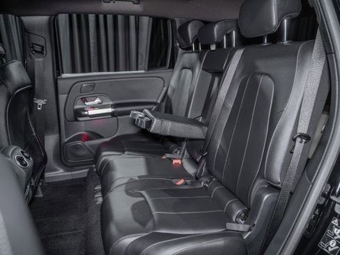 Used 2026 Mercedes-Benz GLB 250 image 11