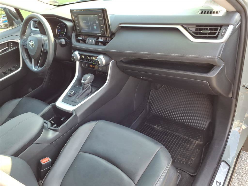 Used 2022 Toyota RAV4 XLE Premium AWD/4WD image 18