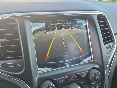 Used 2018 Jeep Grand Cherokee Limited AWD/4WD image 26