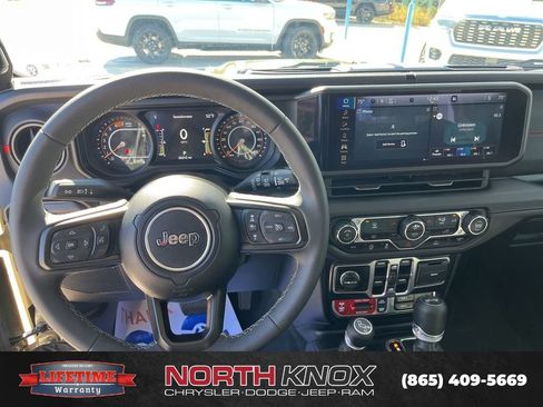 Used 2025 Jeep Wrangler Unlimited Rubicon image 8