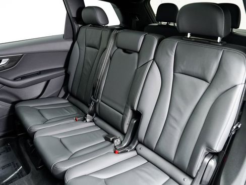 Certified 2025 Audi Q7 3.0T Premium w/ Convenience Package image 23