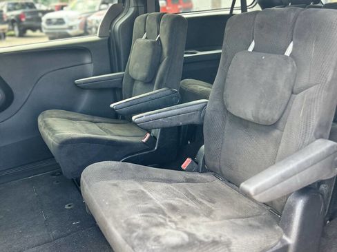 Used 2015 Dodge Grand Caravan SE image 13