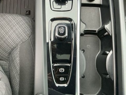 Certified 2023 Volvo XC60 B5 Core w/ Climate Package FWD image 17