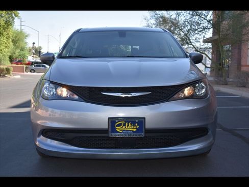 Used 2021 Chrysler Voyager LX FWD image 7