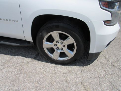 Used 2017 Chevrolet Suburban LT RWD image 39