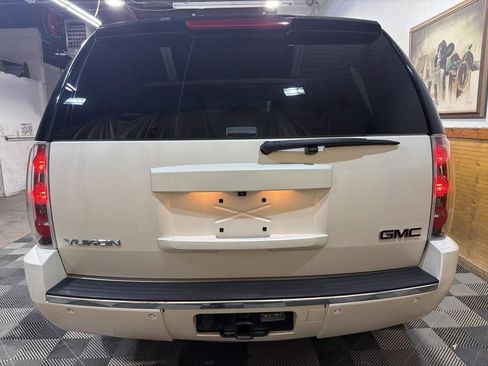 Used 2014 GMC Yukon Denali RWD image 4