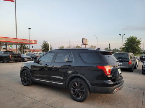 Used 2017 Ford Explorer XLT w/ Equipment Group 202A FWD image 6