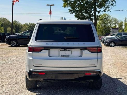 Used 2022 Jeep Wagoneer Series II AWD/4WD image 8