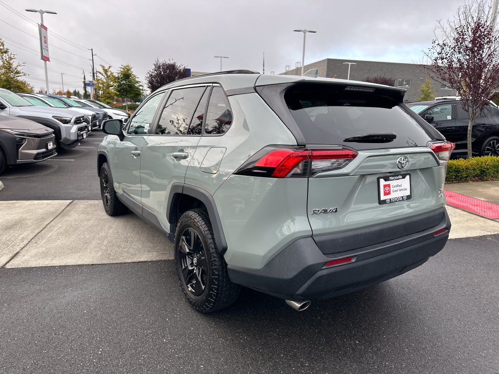 Used 2021 Toyota RAV4 XLE AWD/4WD image 3