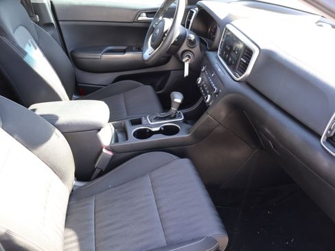 Used 2020 Kia Sportage LX image 11