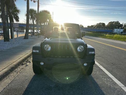 Used 2020 Jeep Gladiator Sport w/ Quick Order Package 24S image 9