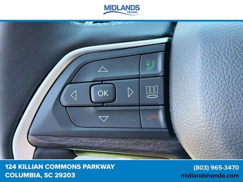 Used 2025 Jeep Grand Cherokee Limited AWD/4WD image 16
