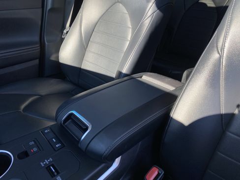 Used 2022 Toyota Highlander XLE image 44