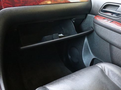 Used 2011 Cadillac Escalade AWD image 38