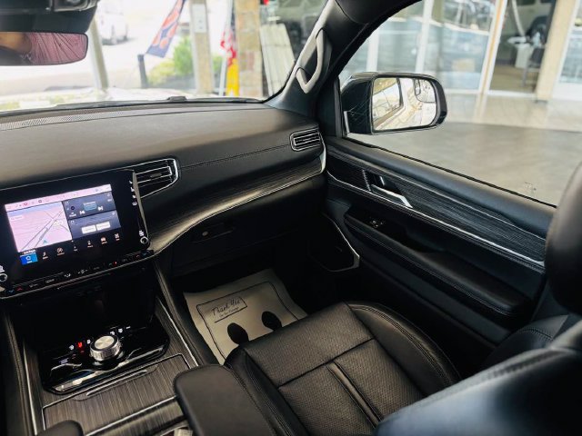 Used 2024 Jeep Wagoneer Series II w/ Flexible Seating Group AWD/4WD image 48