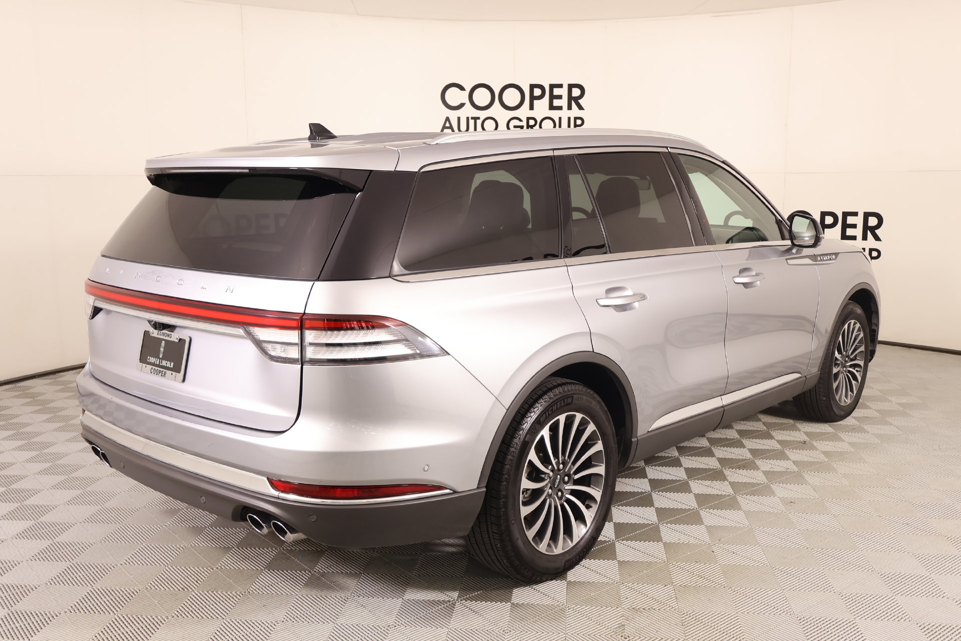Used 2022 Lincoln Aviator Reserve w/ Equipment Group 201A AWD/4WD image 23