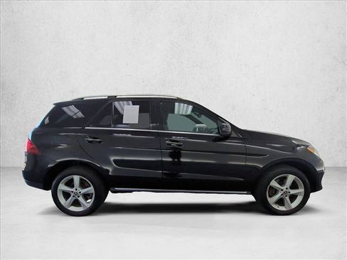 Used 2019 Mercedes-Benz GLE 400 4MATIC image 4