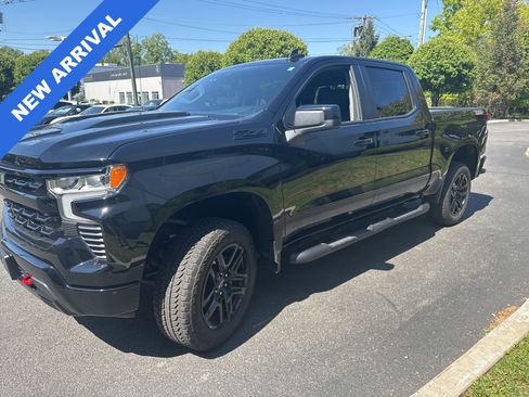 Used 2025 Chevrolet Silverado 1500 LT Trail Boss w/ Convenience Package II AWD/4WD image 5