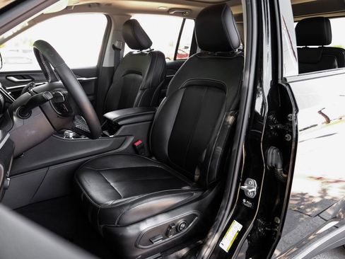 Used 2022 Jeep Grand Cherokee Limited image 8