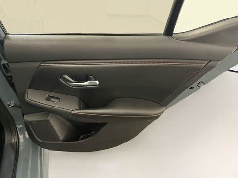 Used 2025 Nissan Sentra SR FWD image 29
