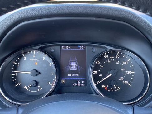 Used 2020 Nissan Rogue SV image 10