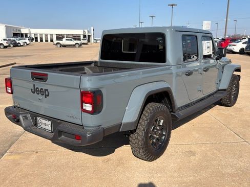 New 2025 Jeep Gladiator Sport image 17