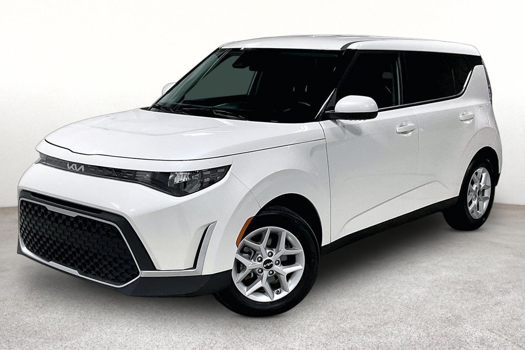 Used 2025 Kia Soul LX w/ LX Technology Package FWD image 14