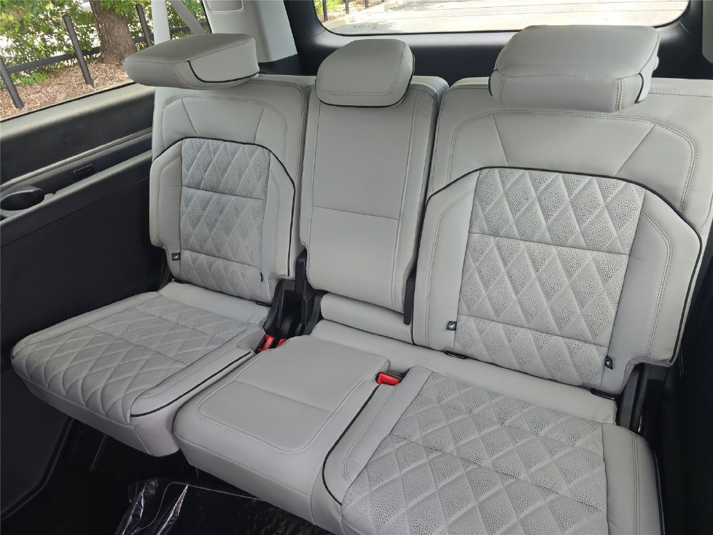 New 2027 Lincoln Navigator L Black Label RWD image 11