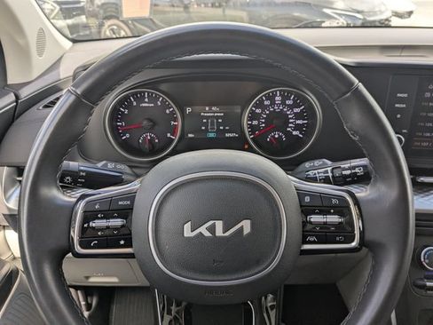 Certified 2024 Kia Carnival LX FWD image 31