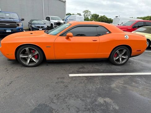 Used 2014 Dodge Challenger R/T RWD image 4