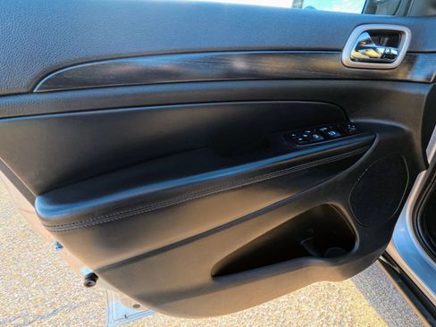 Used 2014 Jeep Grand Cherokee Laredo w/ 18" Wheel & 8.4" Radio Group image 13