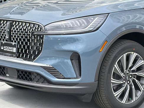 New 2026 Lincoln Aviator AWD image 2