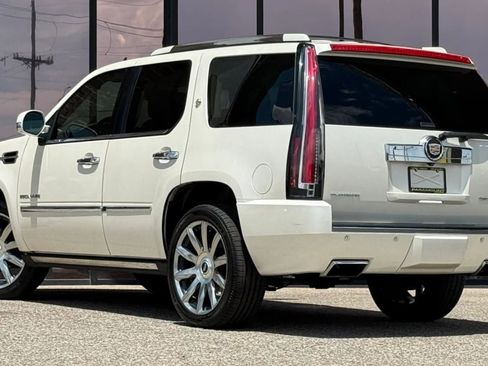 Used 2013 Cadillac Escalade Platinum AWD/4WD image 7