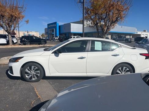 Used 2024 Nissan Altima 2.5 S image 12