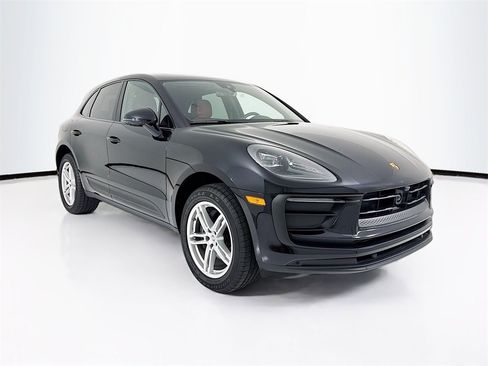 Used 2025 Porsche Macan image 7