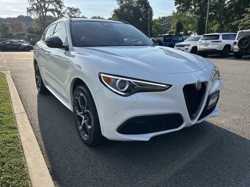 Used 2023 Alfa Romeo Stelvio Veloce AWD/4WD image 2