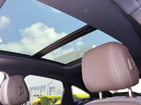 Used 2024 Audi Q4 e-tron Premium Plus image 5