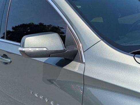 Used 2023 Chevrolet Traverse LT FWD image 11
