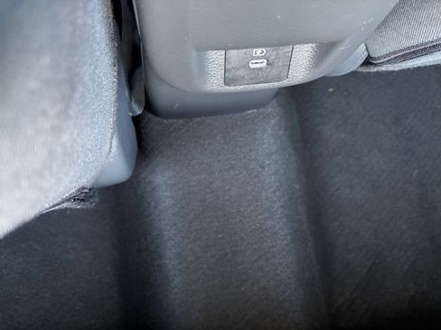Used 2025 Nissan Versa SV FWD image 19